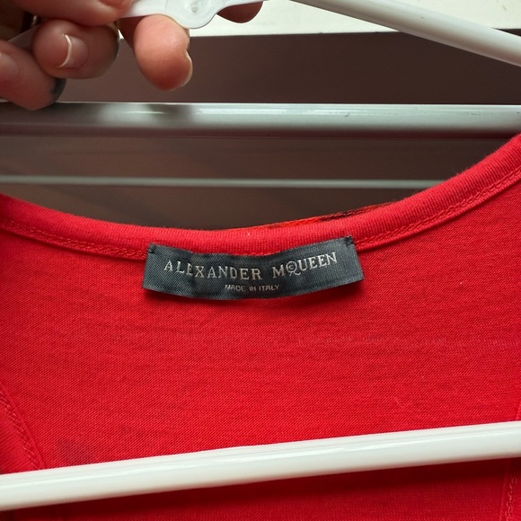 ALEXANDER MCQUEEN Elegant Red Sheer Top - Picture 4 of 4